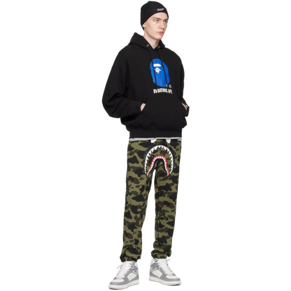  베이프 BAPE Green 1st Camo Shark Sweatpants 241546M190002