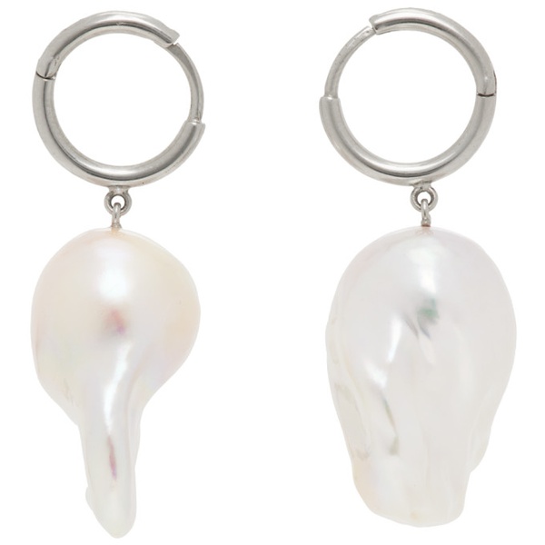  시몬 로샤 Simone Rocha Silver Baroque Pearl Hoop Earrings 241405F022028