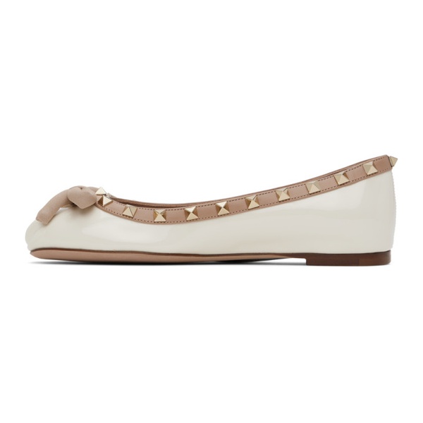  발렌티노 Valentino Garavani 오프화이트 Off-White Rockstud Patent Leather Ballerina Flats 242807F118019