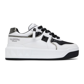 발렌티노 Valentino Garavani White & Black One Stud XL Low-Top Sneakers 242807M237018